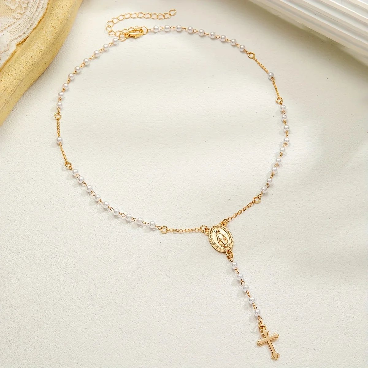 A Classic And Elegant Golden C - огляд і ціна Jewelry Making Event
