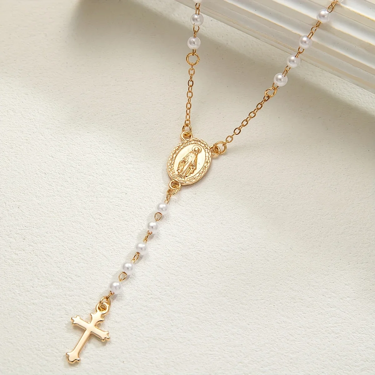 A Classic And Elegant Golden C - огляд і ціна Jewelry Making Event
